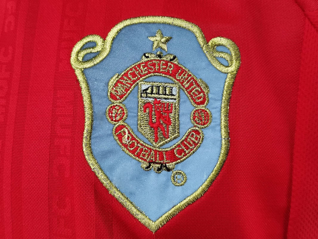 Manchester United 1998/99 home shirt