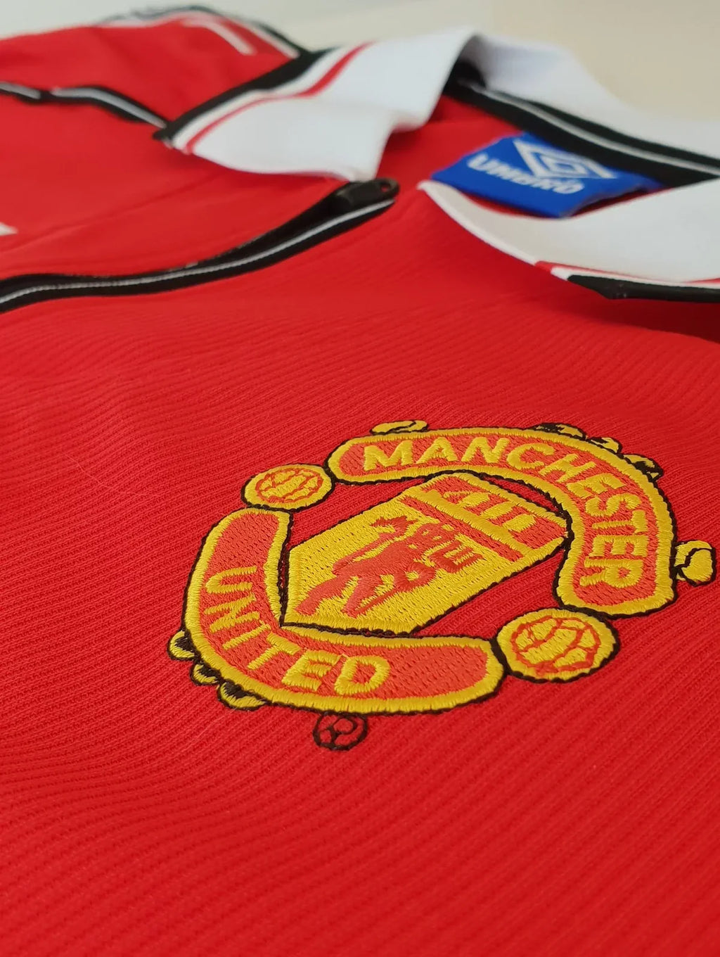 Manchester United 1998/00 home shirt