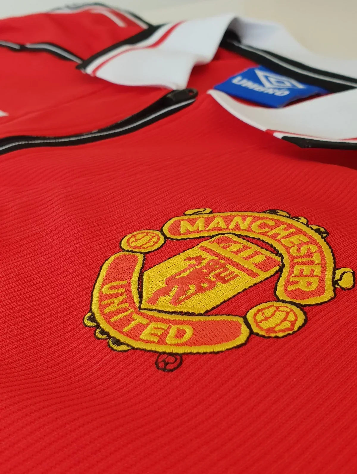 Manchester United 1998/00 home shirt